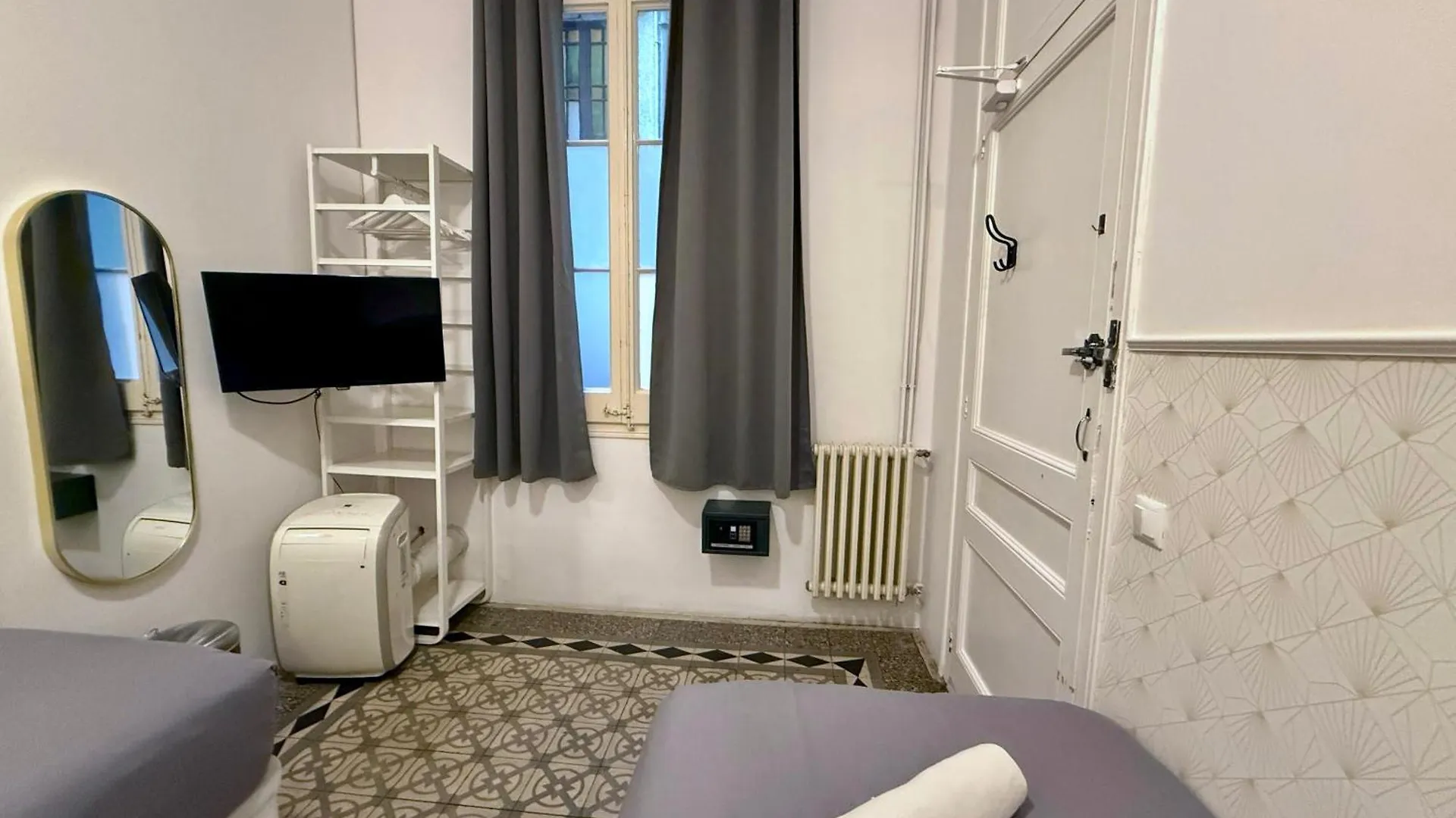 Fabrizzio'S Petit Hostel Barcelona