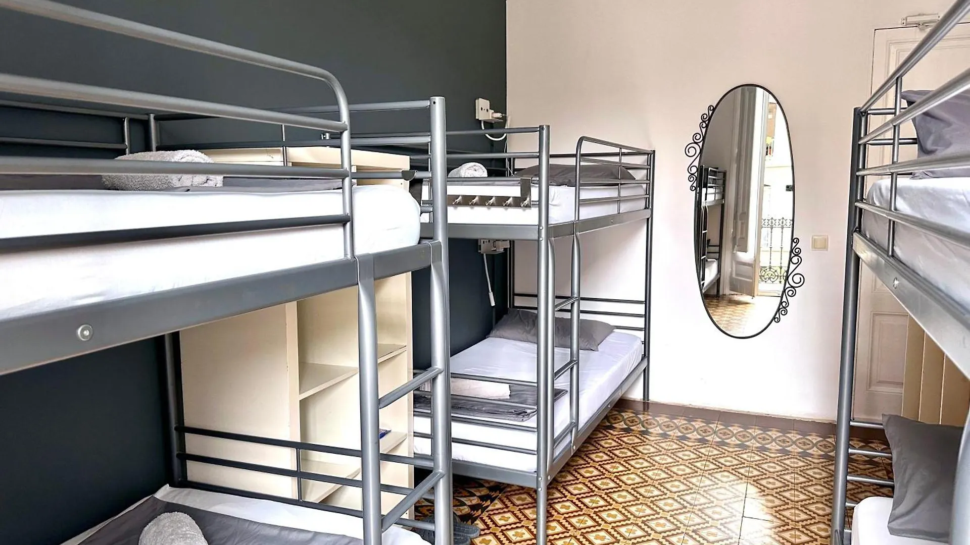 Fabrizzio'S Petit Hostel Barcelona