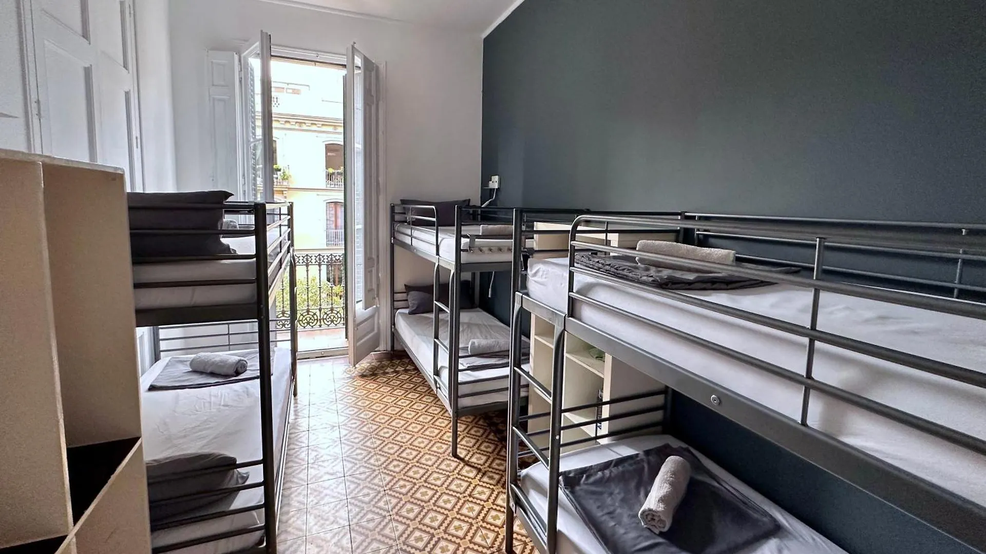 Fabrizzio'S Petit Hostel Barcelona Spain
