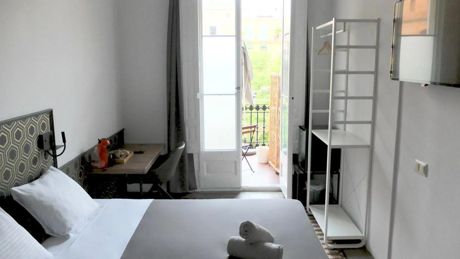 Fabrizzio'S Petit Hostel Barcelona