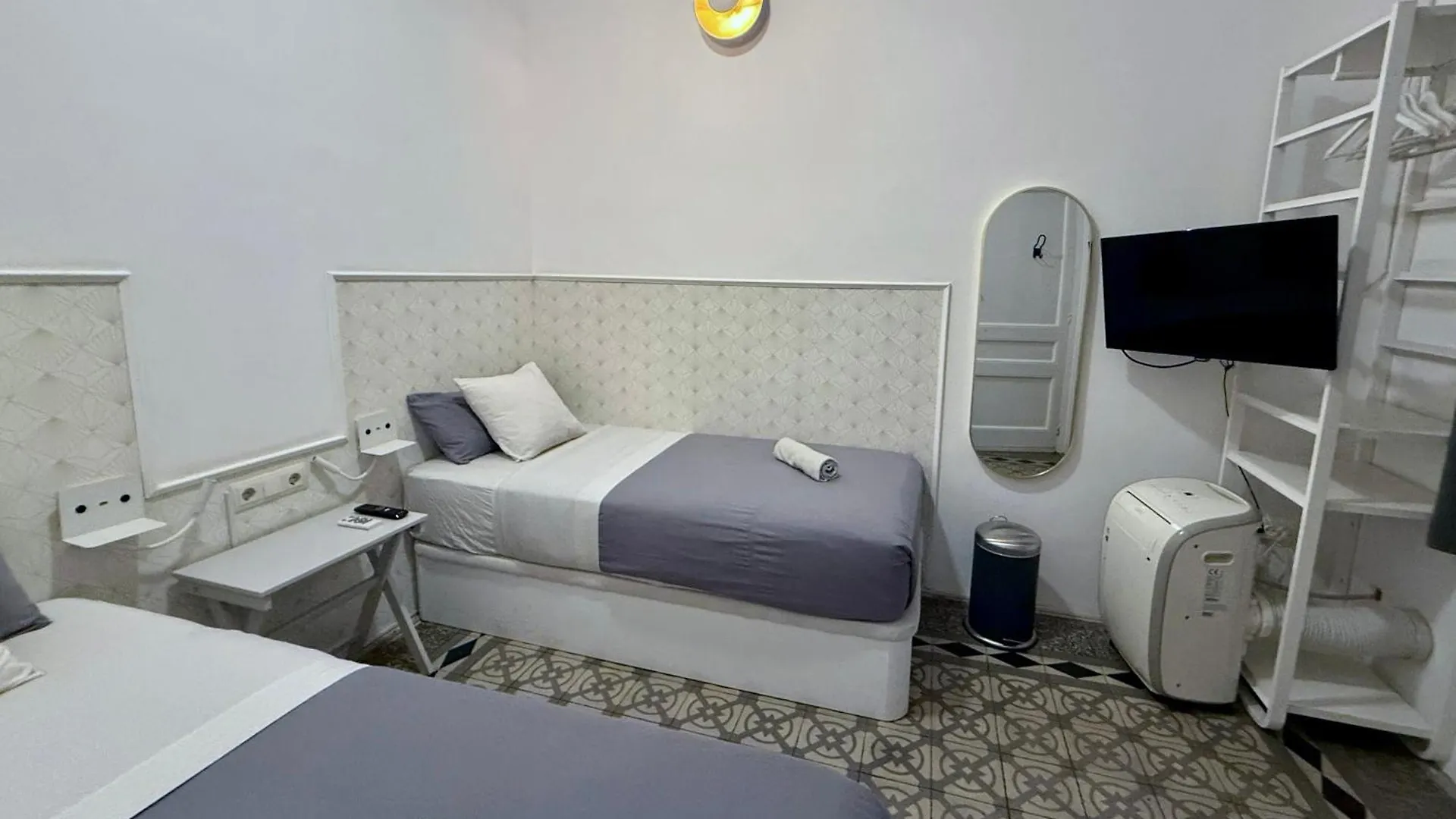 Fabrizzio'S Petit Hostel Barcelona