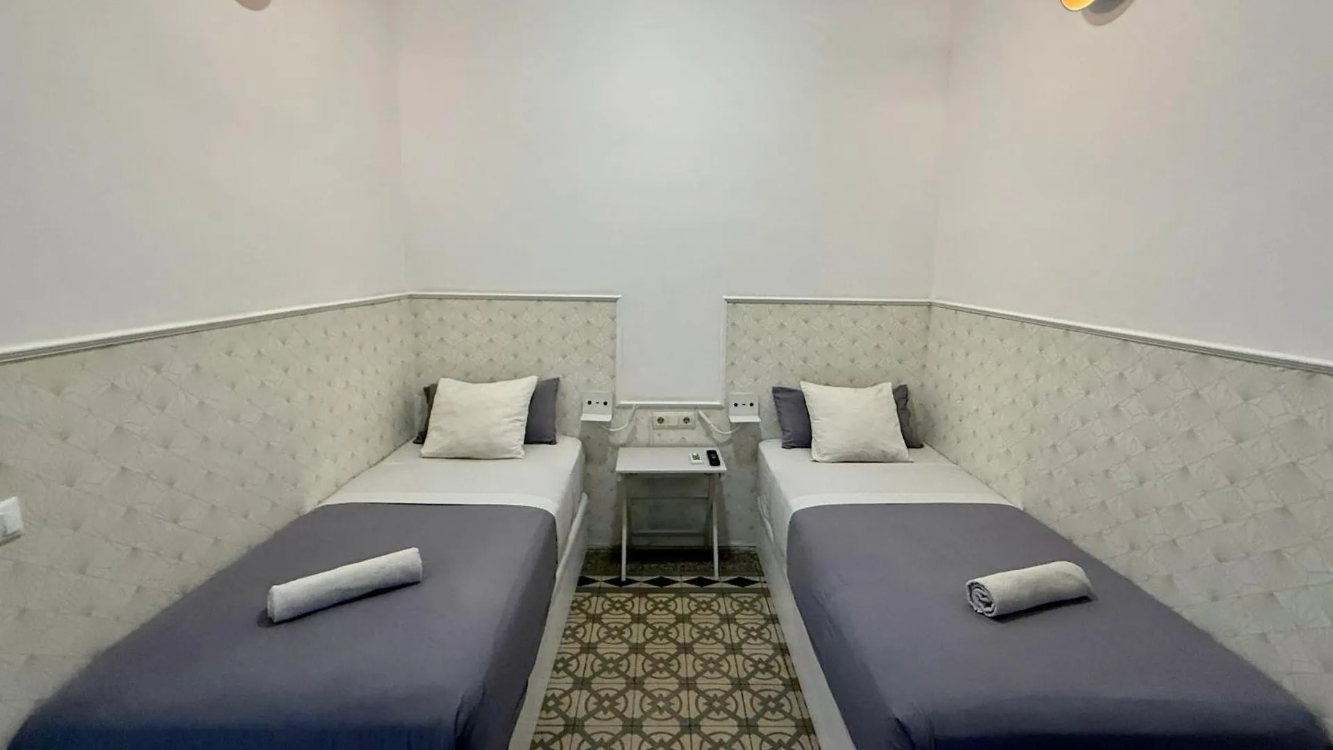 Fabrizzio'S Petit Hostel Barcelona