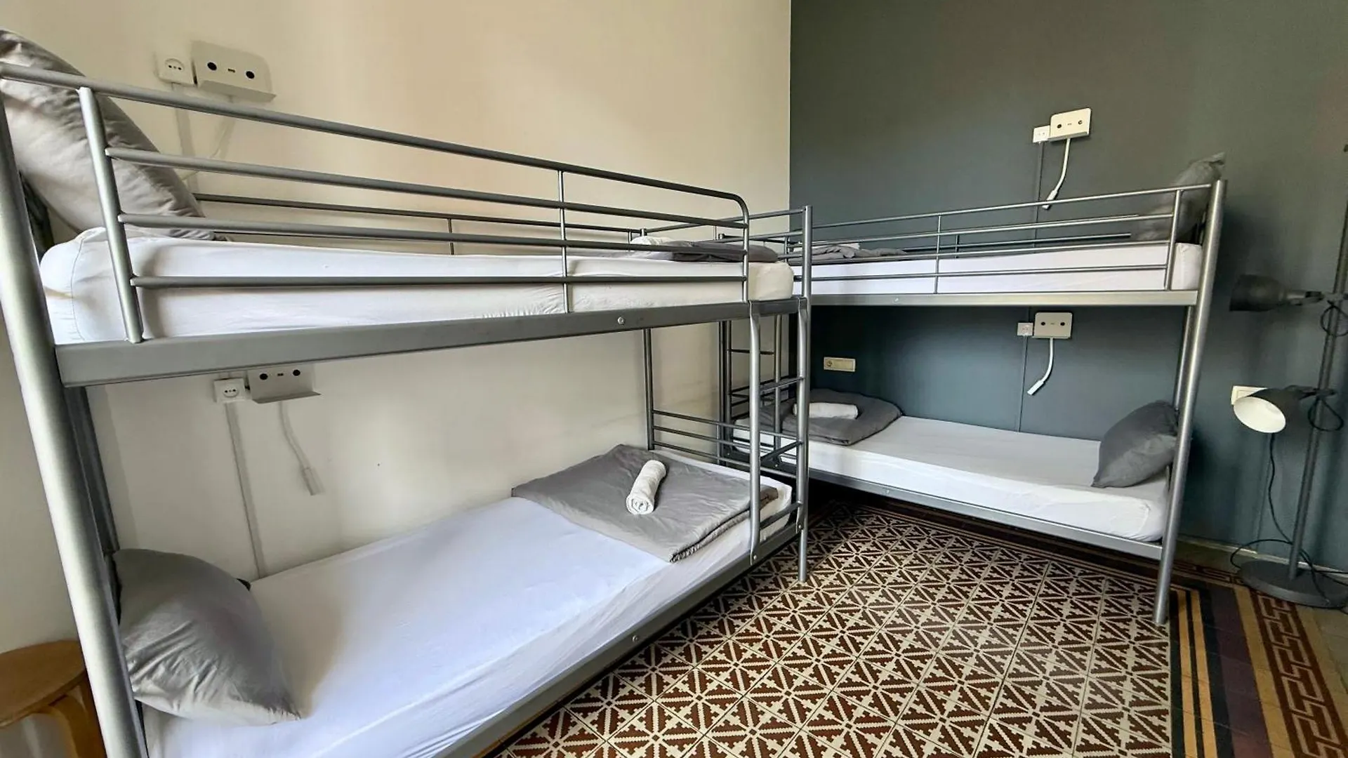 Fabrizzio'S Petit Hostel Barcelona Spain