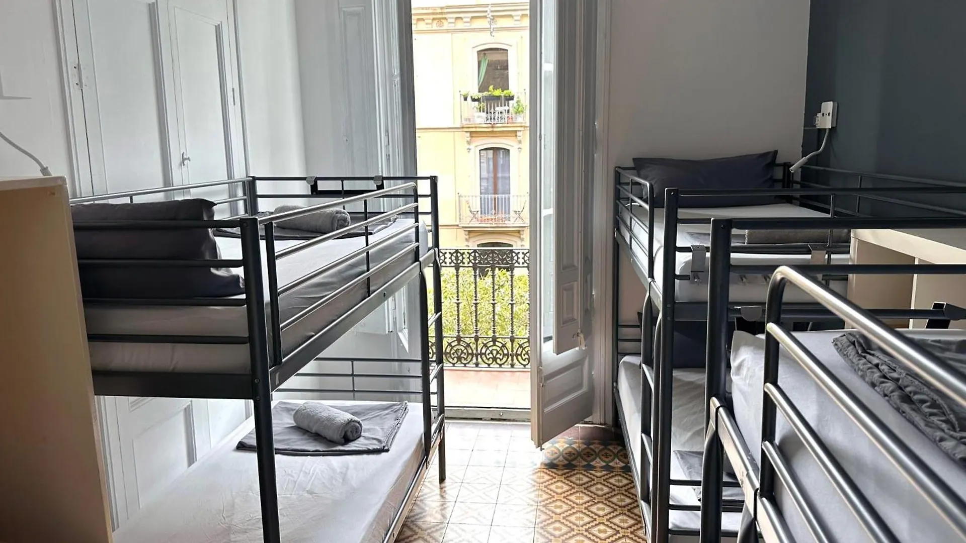 Fabrizzio'S Petit Hostel Barcelona