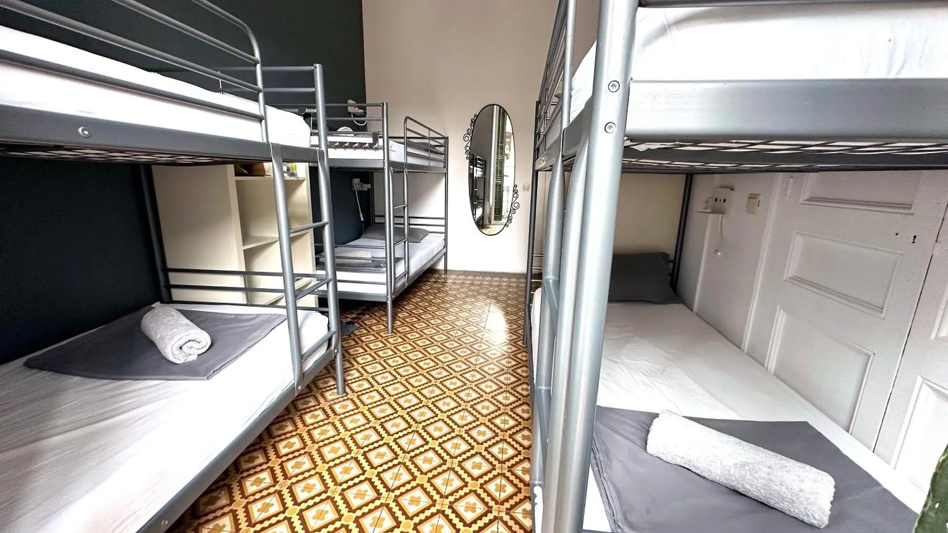 Fabrizzio'S Petit Hostel Barcelona Spanyolország